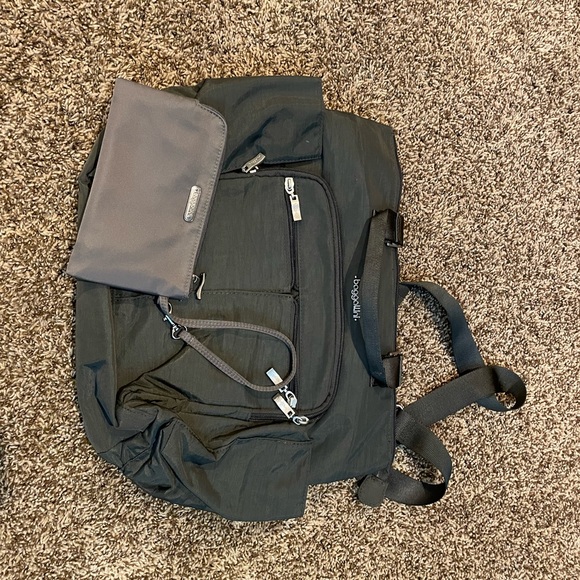 Baggallini Black and Gray Travel Bag - Picture 1 of 5